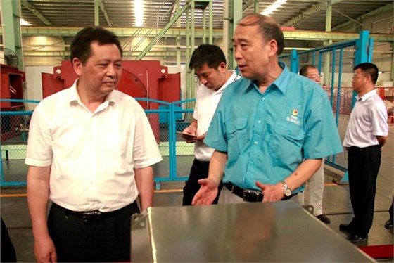 皖南電機(jī)管總向陶書記介紹公司情況 皖南電機(jī)管總向陶書記介紹公司情況