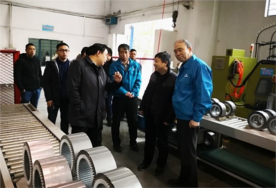 圖為省發(fā)改委縣域特色產(chǎn)業(yè)集群調(diào)研組在皖南電機(jī)調(diào)研 圖為省發(fā)改委縣域特色產(chǎn)業(yè)集群調(diào)研組在皖南電機(jī)調(diào)研