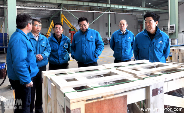 皖南電機(jī)高層看望一線(xiàn)員工 皖南電機(jī)高層看望一線(xiàn)員工