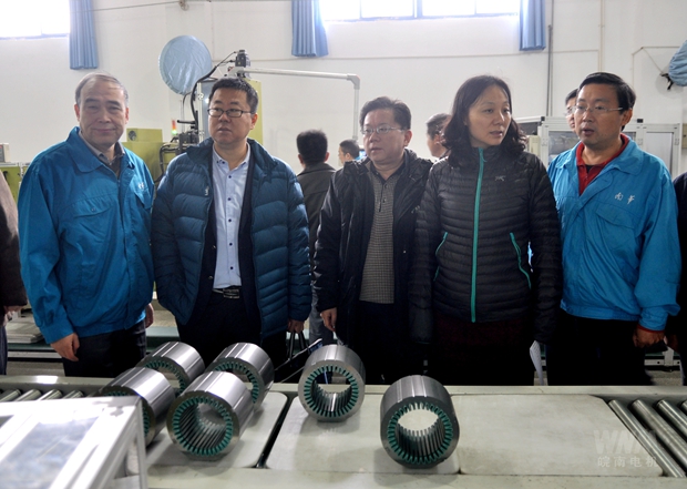 管兵陪同考核組參觀線圈車間自動(dòng)化流水線 管兵陪同考核組參觀線圈車間自動(dòng)化流水線