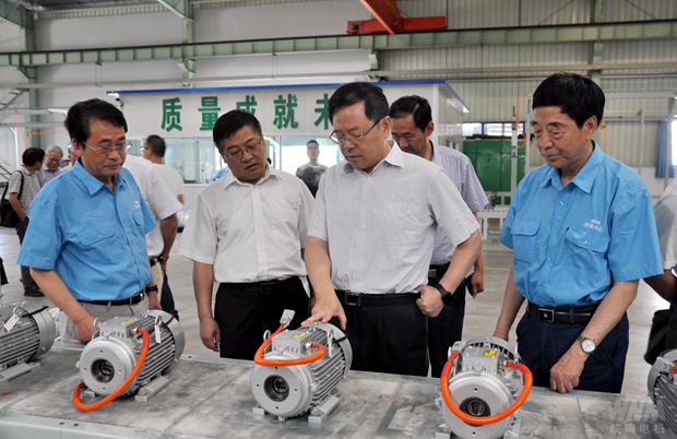 安徽省經信委主任牛弩韜到皖南電機調研 安徽省經信委主任牛弩韜到皖南電機調研