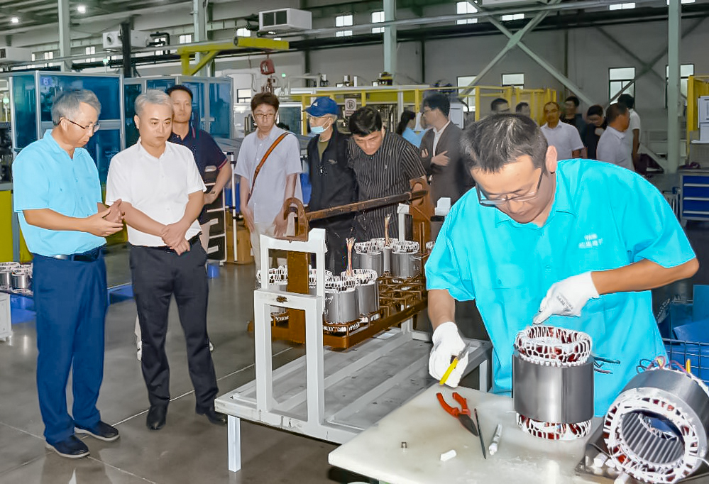 06- 市政府領(lǐng)導(dǎo)來(lái)皖南電機(jī)調(diào)研 06- 市政府領(lǐng)導(dǎo)來(lái)皖南電機(jī)調(diào)研